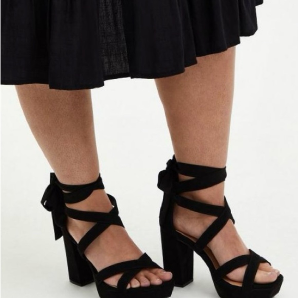 Torrid Platform Lace Up Heels Size 8.5 Wide Width